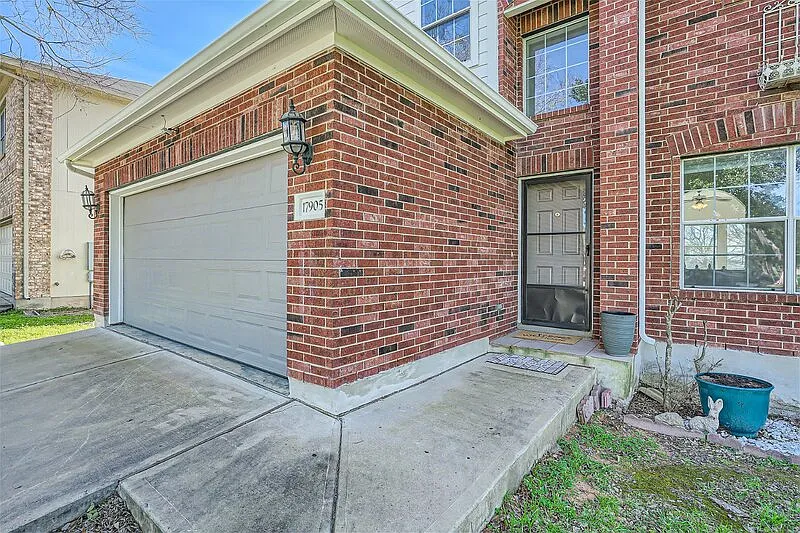 17905 Maxa Dr