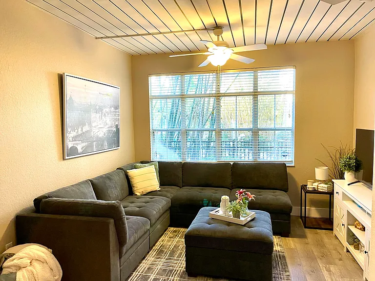 520 S Armenia Ave — Photo 5