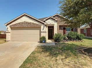 1601 Waggoner Dr, Aubrey, TX 76227