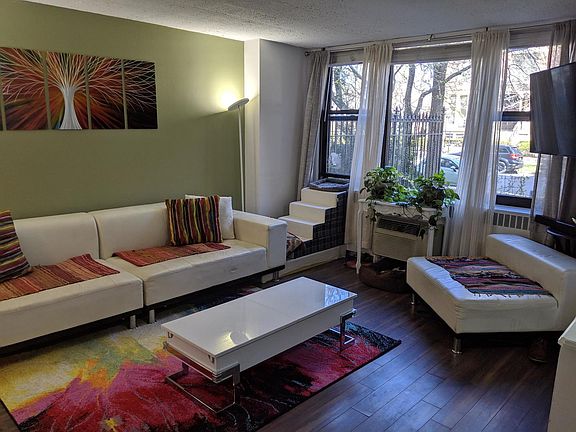 3rd image of 1540 N State Pkwy APT 1C