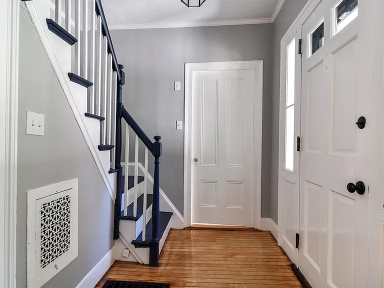 16 Pleasant St — Photo 18