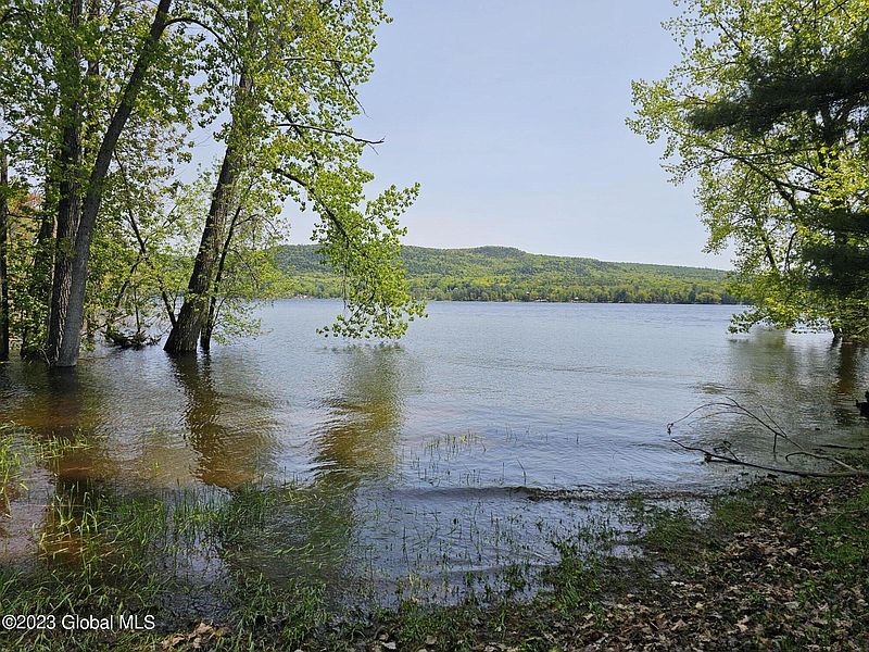 3rd image of 552 Sinclair Road