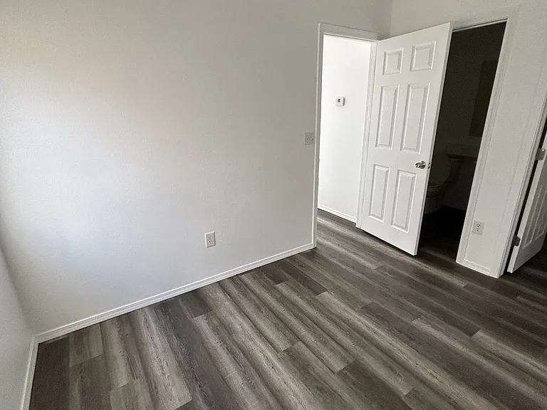1559 Courtney Place — Photo 10