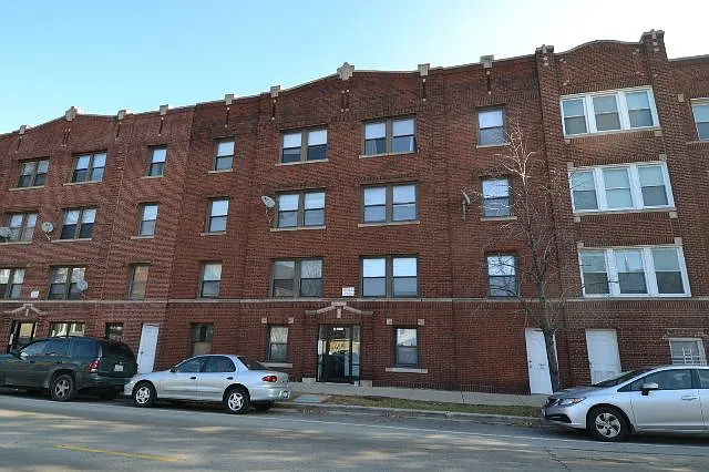 Cheerful 2 Bed, 1 Bath at Damen + School (Roscoe Village) — Photo 1