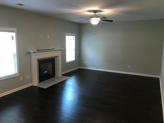 Living Room w/ Gas Fireplace