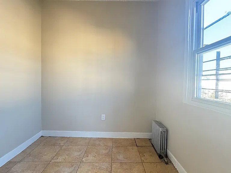 49 Caroline Ave #3 — Photo 8