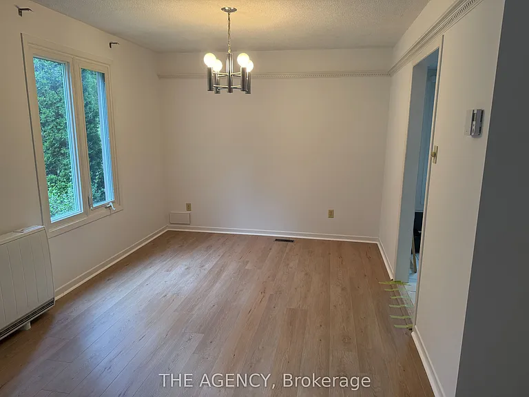 323 Waratah Ave — Photo 10