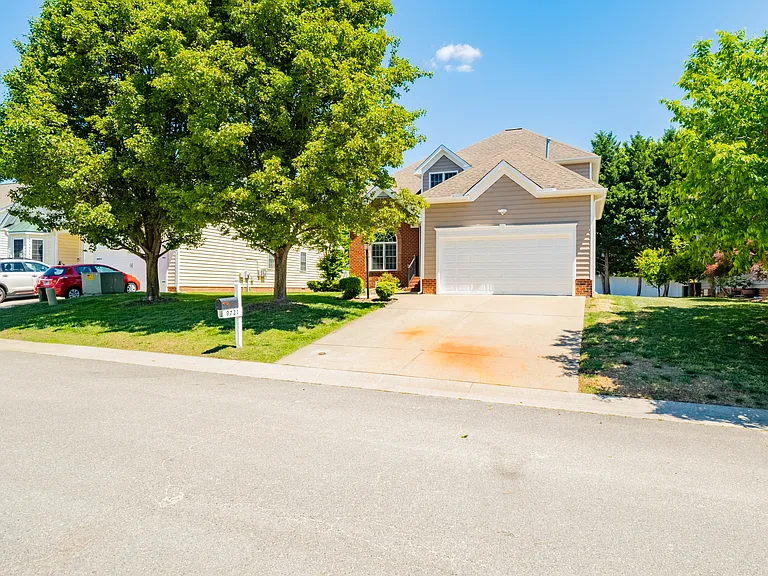9721 Pemberton Crossing Dr — Photo 2
