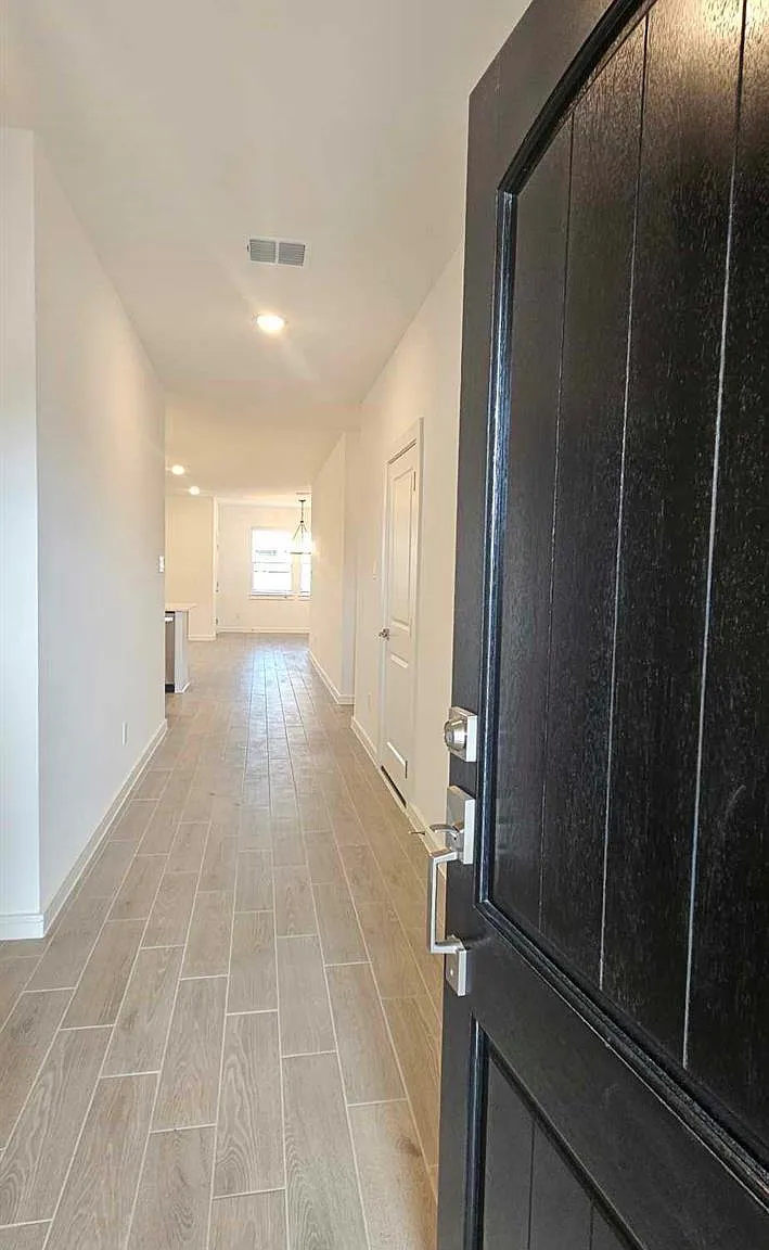 4 bed, 2.0 bath, 1827 sqft, $2,499 — Photo 4