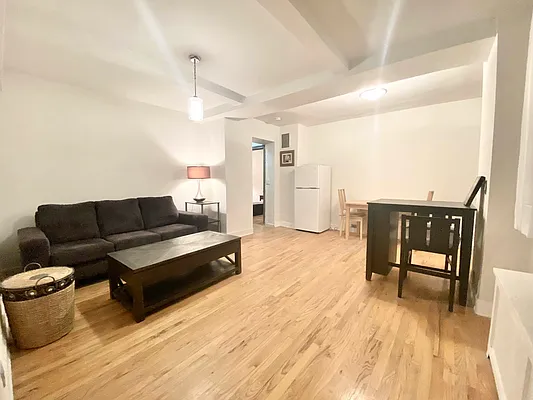 Rented by Bond New York | media 29