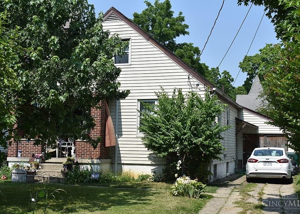 2nd image of 8331 Curzon Ave