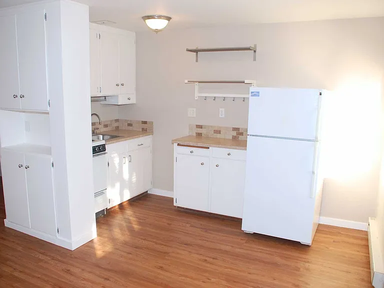 320 Valley St — Photo 4