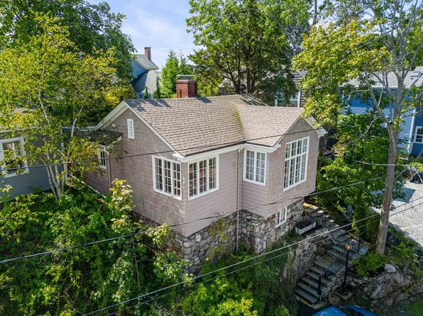 10 Circle St, Marblehead, MA 01945