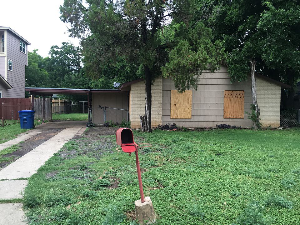 1st image of 2711 Lagoon Dr