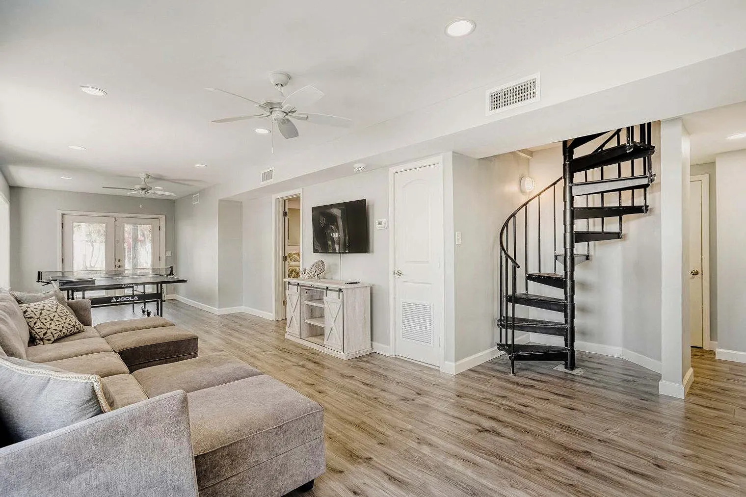 4 bed, 3.0 bath, 2142 sqft, $9,585 — Photo 4
