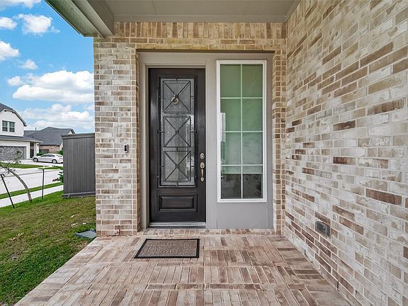 5th image of 158 Nightshade St