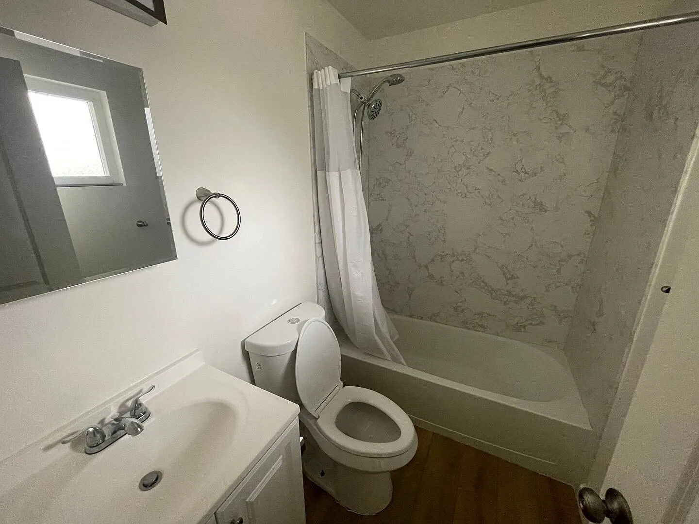Remodeled Studio 4 Blocks from the Lake! — Photo 2