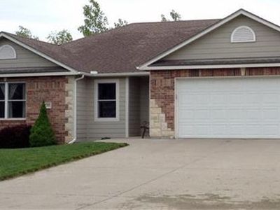 2281 Valley View Dr, Tonganoxie, KS, 66086
