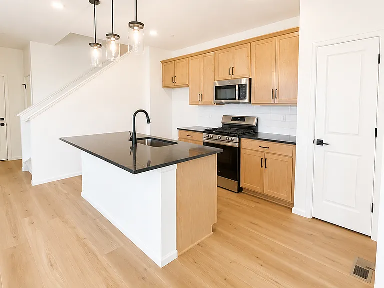 300 Nighthawk St — Photo 1