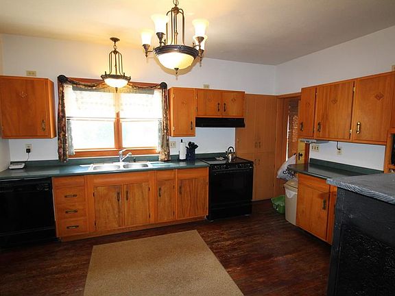 4th image of 602 N 4th St
