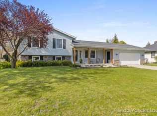 1955 Tulip Ln, Jenison, MI 49428