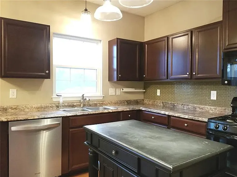 5055 Lake Forest Dr — Photo 14