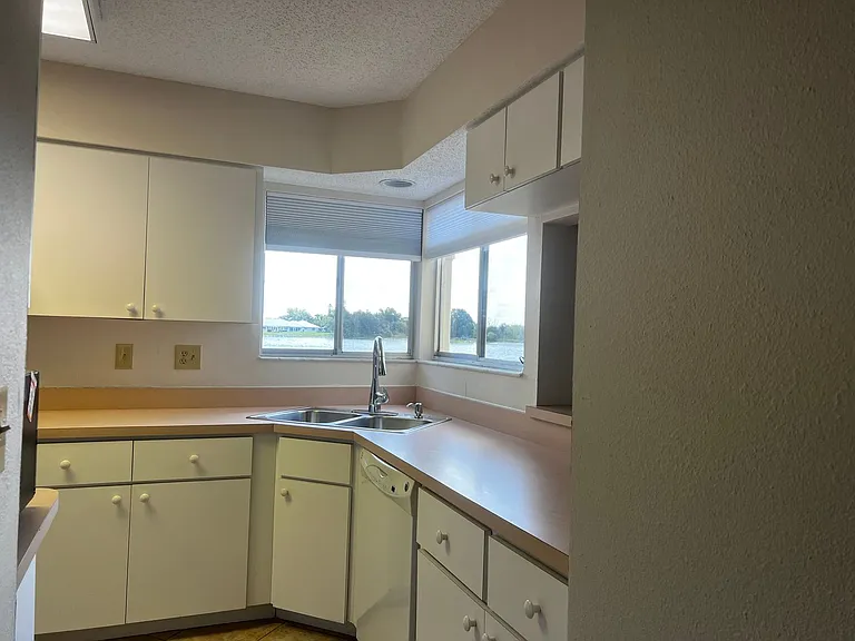 3018 Sail Pointe Cir #4-B — Photo 7