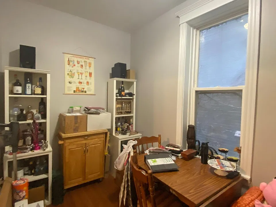 Dining Room- Measurements 6'8" x 12'