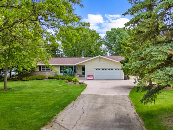 N6011 Esterbrook Rd, Fond Du Lac, WI 54937