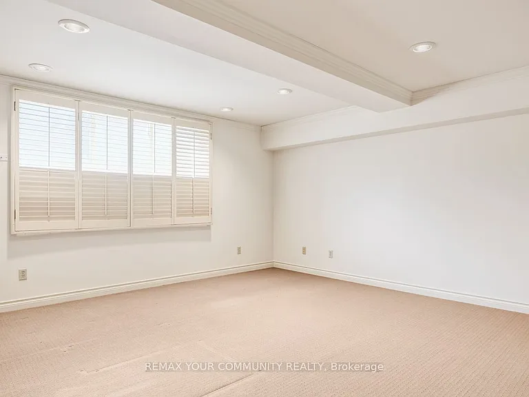 27 Denham Dr #LOWER — Photo 4