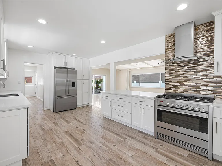 1808 Fern Ln — Photo 12