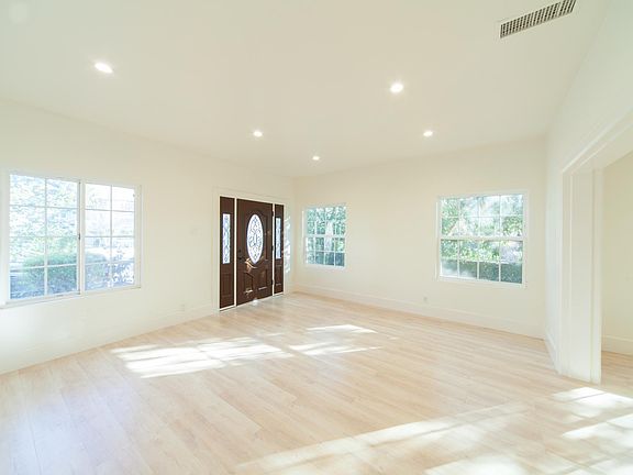 3rd image of 1911 Carmen Ave