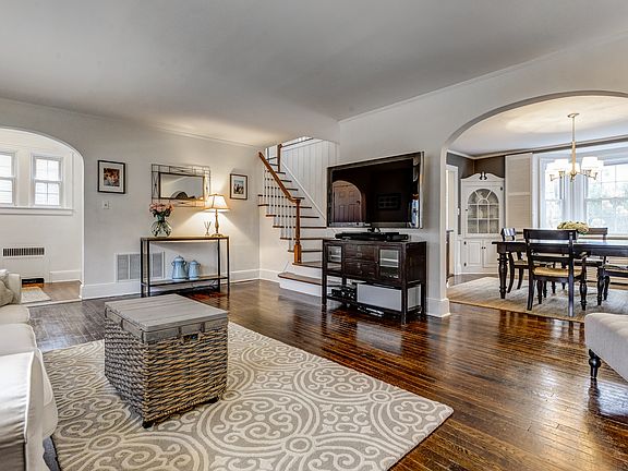 2nd image of 28 Sheridan Ave