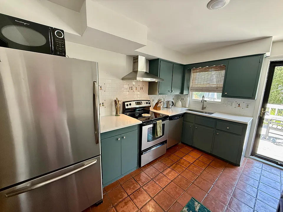 8 McCormick Rd