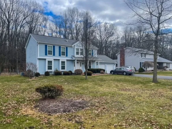 3222 Greentree Cir, New Castle, PA 16105