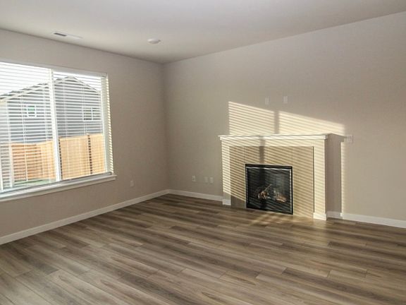 5th image of 8422 52nd Pl NE