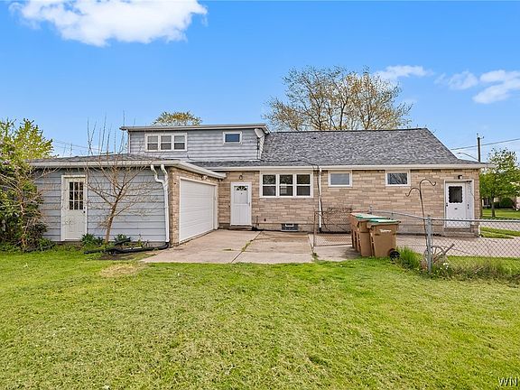 4th image of 30 Meadowlawn Rd