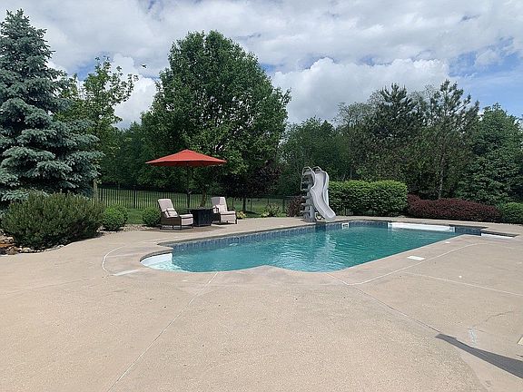 5th image of 498 Sawgrass Dr
