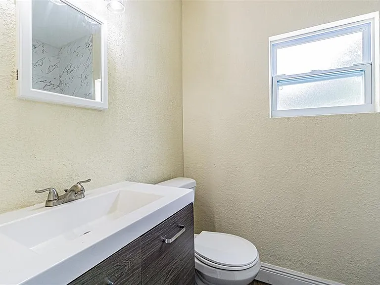 505 E Virginia Ave — Photo 14