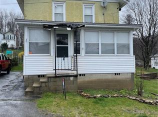 30 Fisher St, Commodore, PA 15729