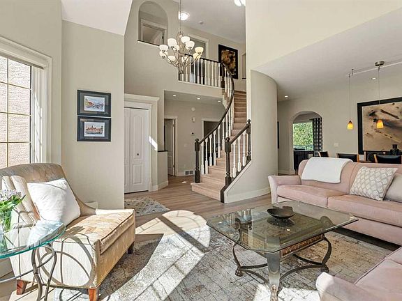 4th image of 12 Mount Norquay Gate SE
