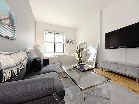 3rd image of 228 W 15th St APT 3B
