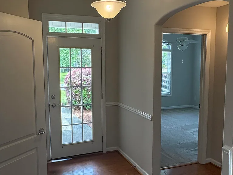 121 Mulberry Cir — Photo 5