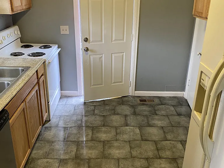 928 Vivian Ave — Photo 8