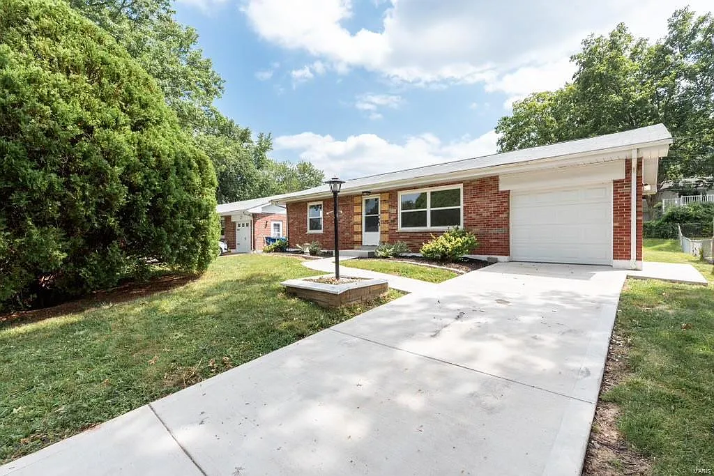 428 Lambeth Ln photo 1