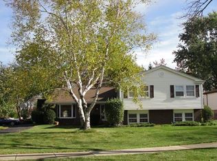 1523 S Chesterfield Dr, Arlington Heights, IL 60005