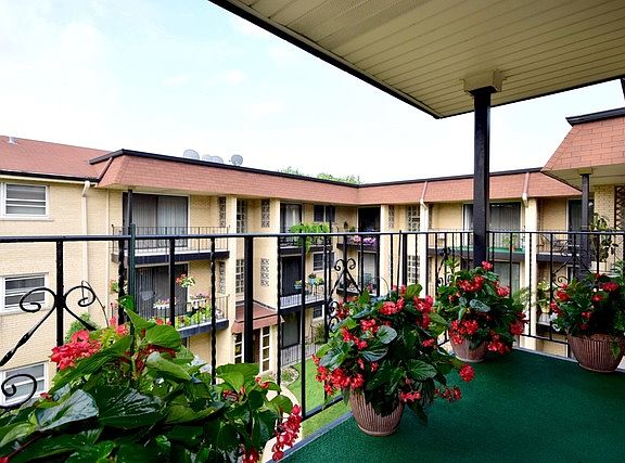 3rd image of 5030 N Austin Ave APT 3B
