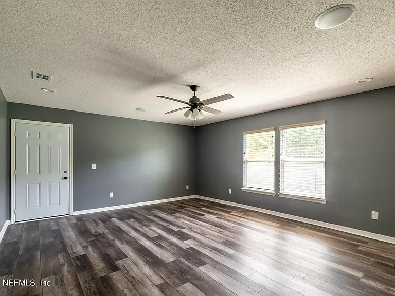 1736 Daytona Ln — Photo 11