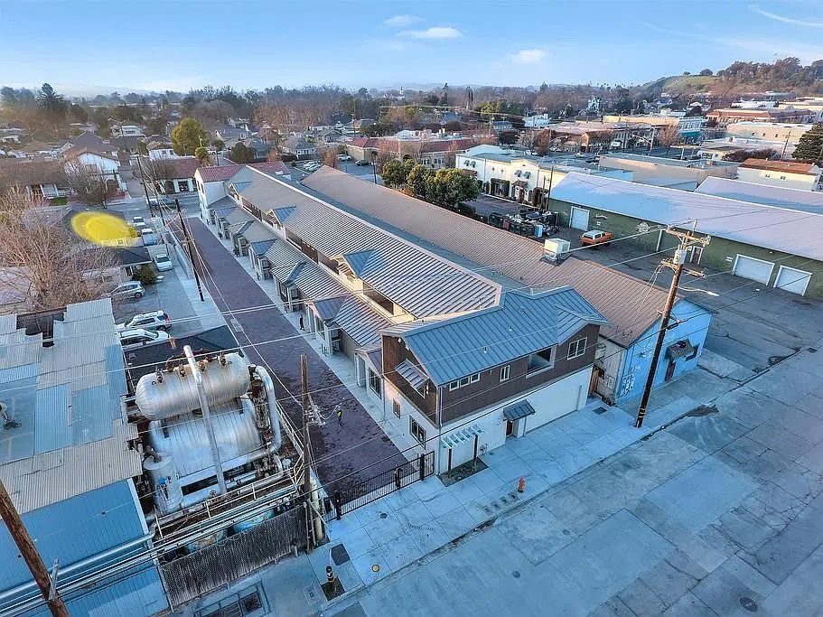 2nd image of 853 San Benito St #700