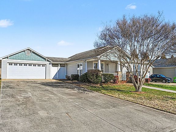 3rd image of 136 Tarrington Dr